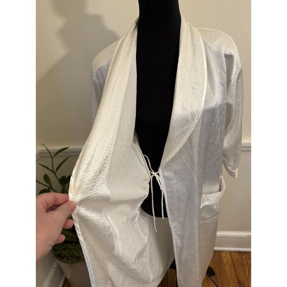 Vintage 80'S VICTORIA'S SECRET GOLD LABEL WHITE CRINKLE SATIN BELTED ROBE S/M ** - Picture 2 of 11